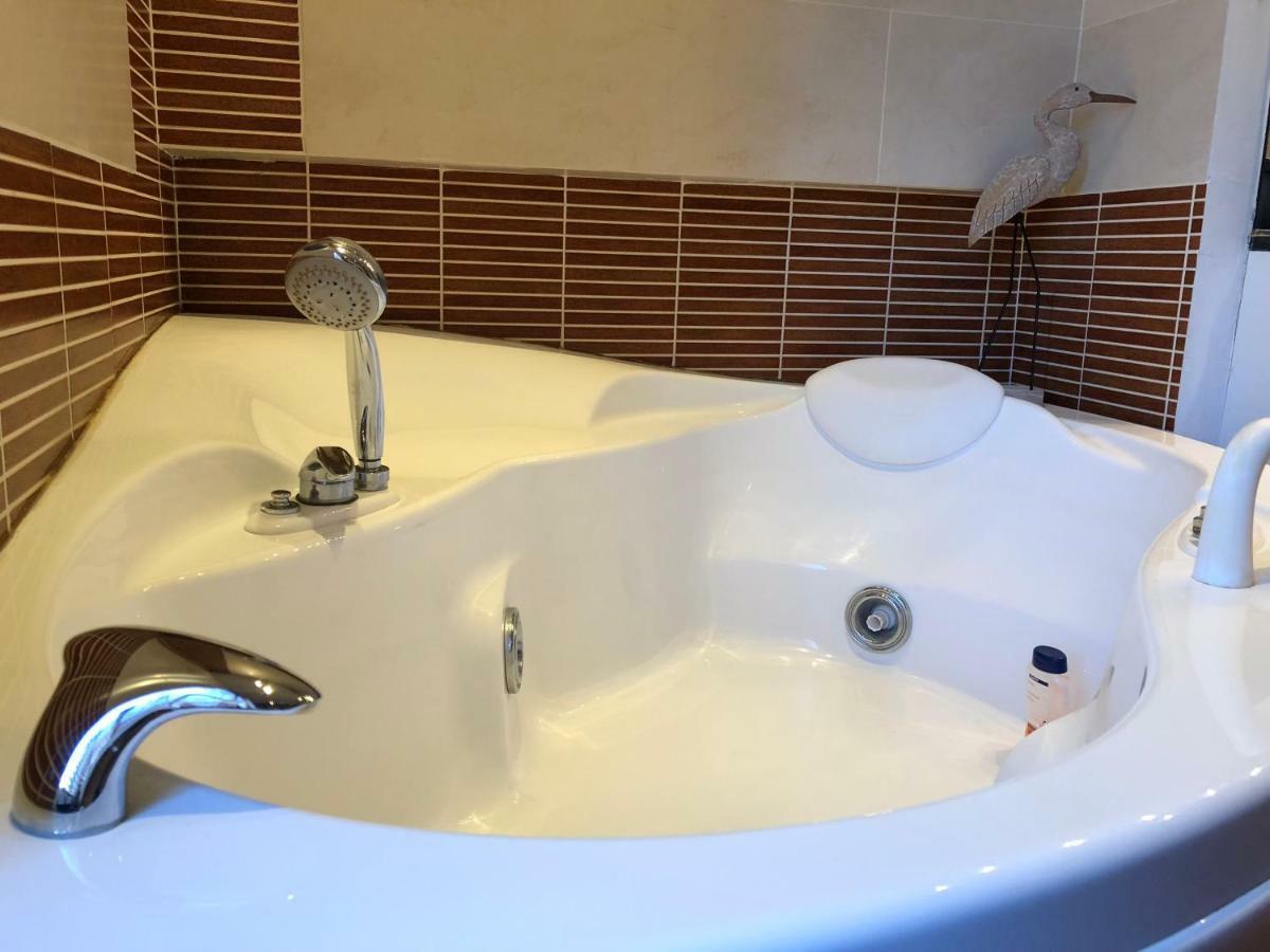 Hotel Le Carre Des Arts Le Cateau-Cambresis Zewnętrze zdjęcie